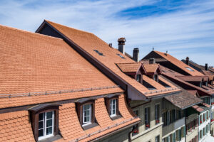 Aussensicht des Stedtli Aarberg, dessen Dächer mit Biberschwanzziegeln von Gasser Ceramic eingedeckt sind.