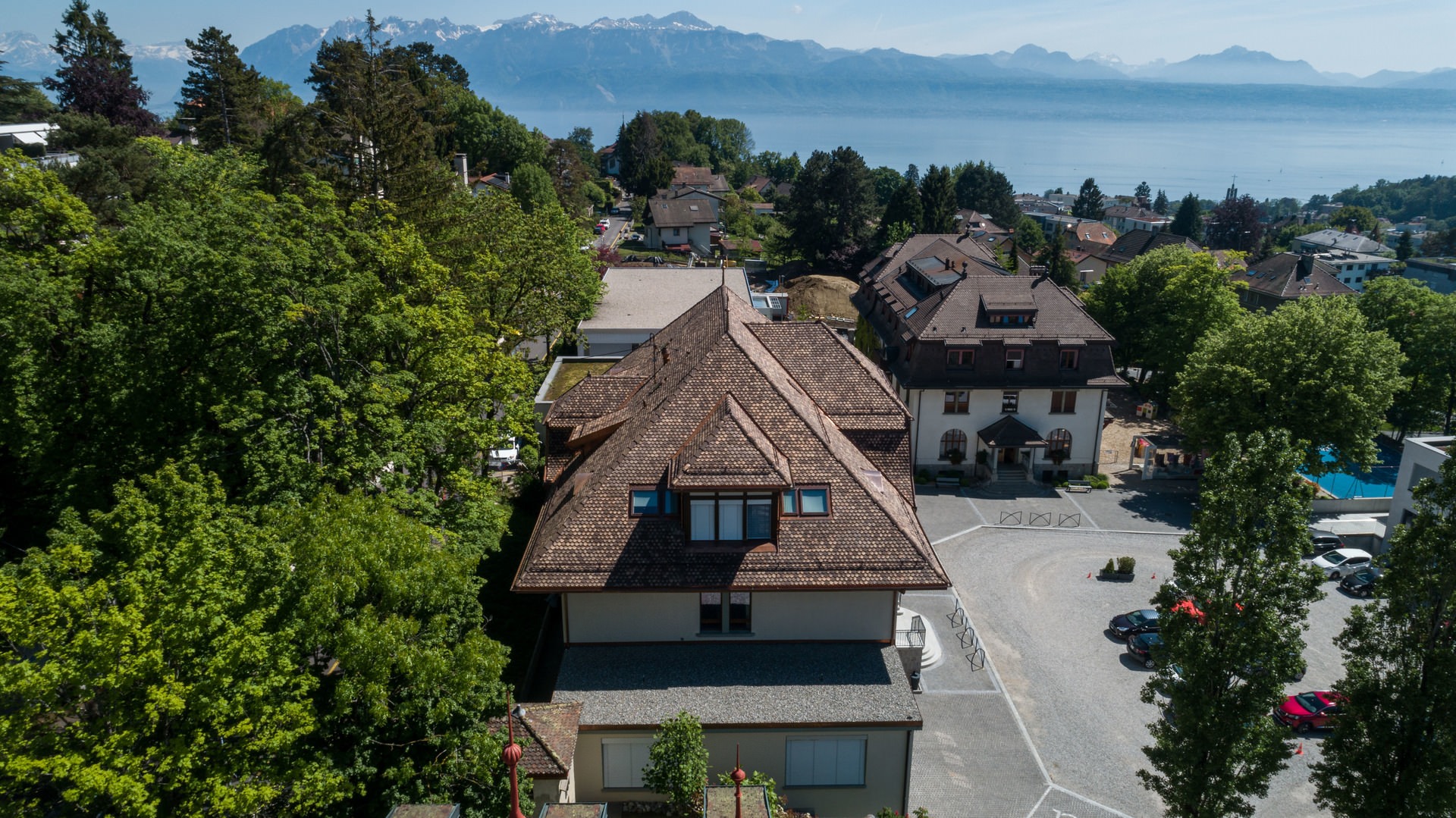 ENSR Lausanne Dachsanierung 2019 mit Biberschwanzziegel 17/38 l'ancienne altbraun nuanciert von Gasser Ceramic