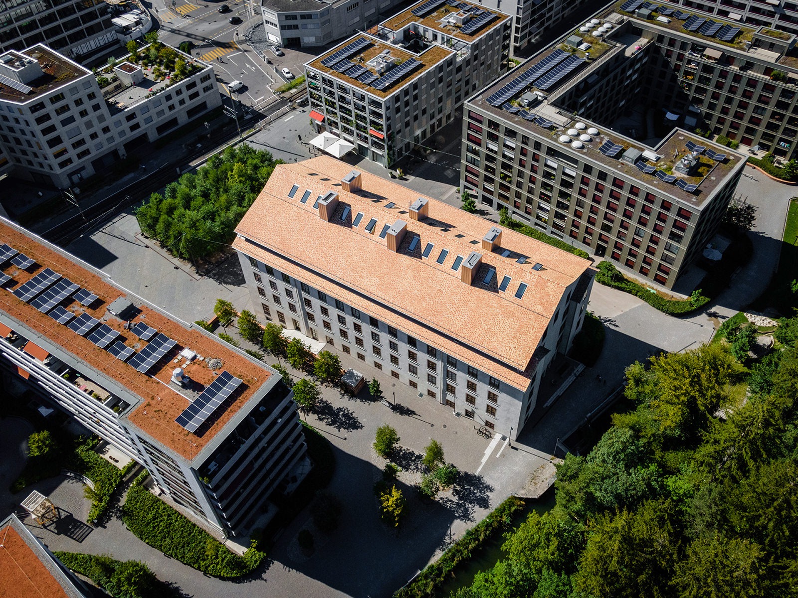 Green City Zürich eingedeckt mit Biberschwanzziegeln à l'ancienne von Gasser Ceramic
